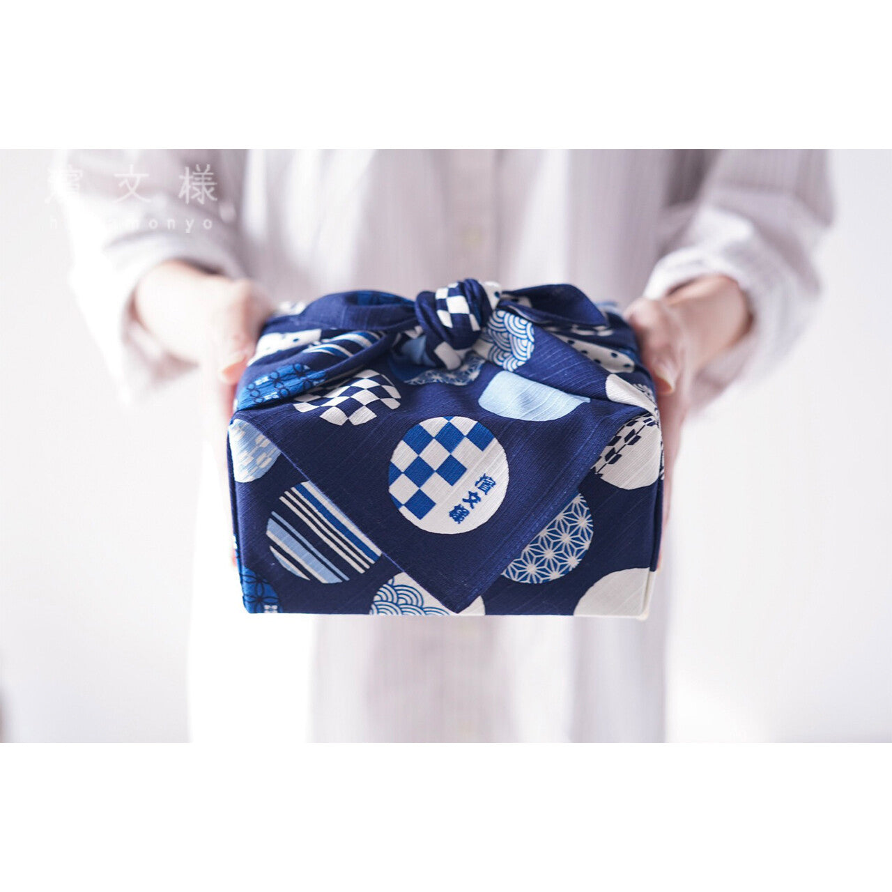 Furoshiki – Traditional Japanese Circular-Shaped Patterns (Navy)