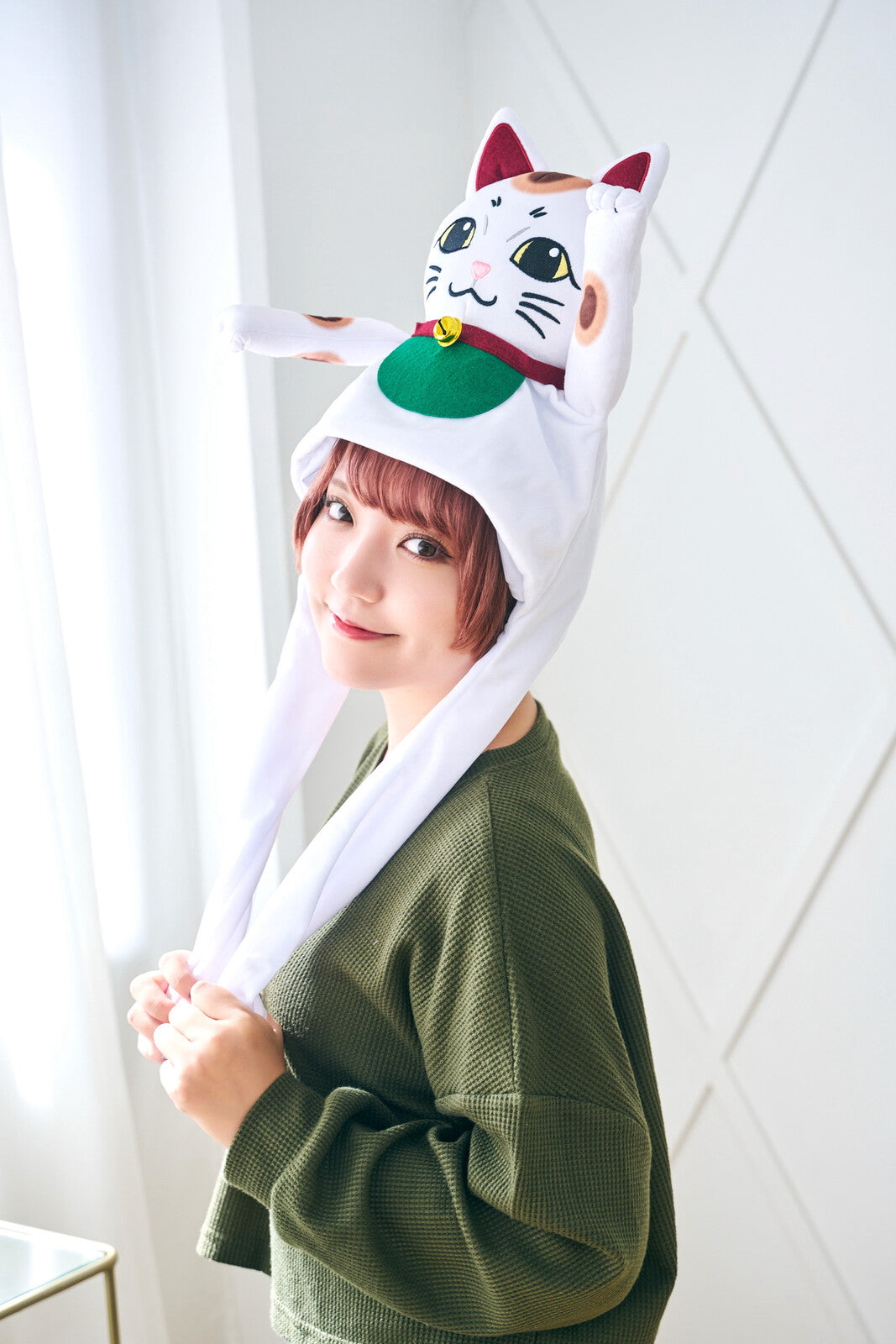 Maneki Neko Fortune Cat Flapping Paws Head Costume